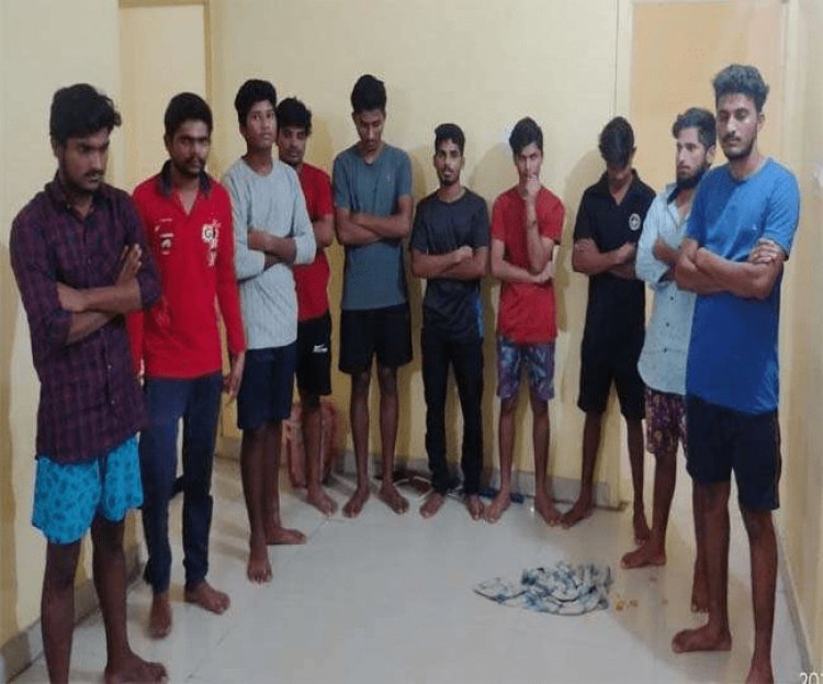 धनबाद: बेकारबांध में काल सेंटर में पुलिस की रेड, आंध्र प्रदेश के 13 युवक पकड़ाये