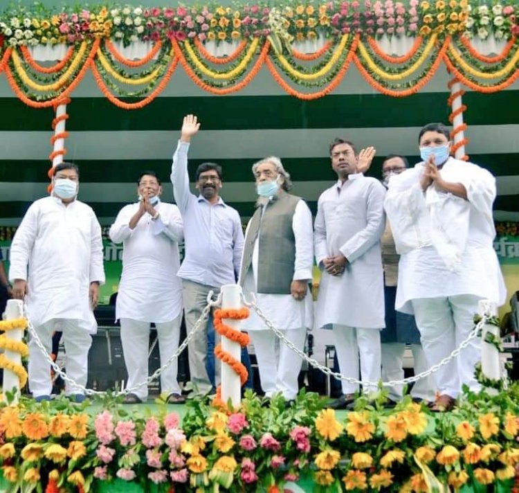 सोना सोबरन धोती-साड़ी वितरण योजना की CM हेमंत ने की शुरुआत, झारखंड के 58 लाख लोगों को मिलेगा लाभ