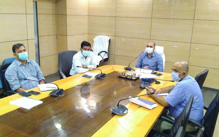 धनबाद:  कामगारों को मिलेगा श्रम अधिनियम का लाभ : डीसी