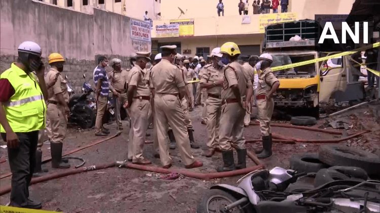 कर्नाटक: बेंगलुरु के एक पटाखा स्टोर में लगी आग, दो लोगों की मौत, तीन घायल
