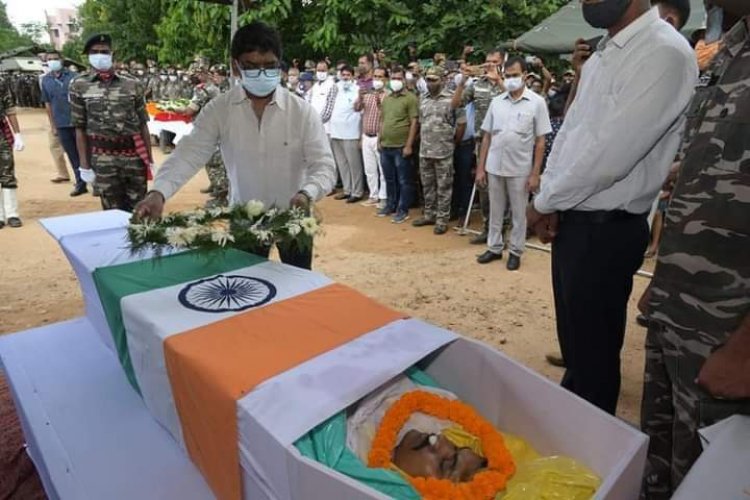 झारखंड: नक्सलियों से एनकाउंटर में शहीद डिप्टी कमांडेंट को CM ने दी श्रद्धांजलि,  मुंगेर में होगा अंतिम संस्कार