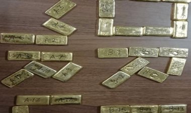 बिहार: मुजफ्फरपुर में म्यांमार का 2.86 करोड़ का सोना बरामद, Press लिखे कार के इंजन में छिपाकर रखे थे 35 बिस्किट