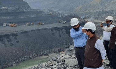 झारखंड: कोल मिनिस्टर प्रहलाद जोशी माइंस में उतरे, कहा-कार्यसंस्कृति बदलें अफसर, सिर्फ उत्पादन और डिस्पैच पर दें ध्यान