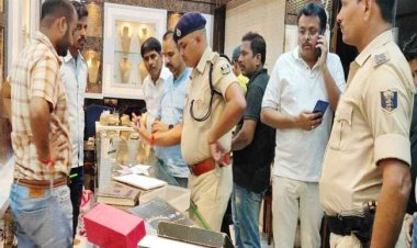 बिहार: हाजीपुर आदित्य ज्वेलर्स में एक करोड़ से अधिक की लूट, CCTV का डीवीआर भी ले गये बदमाश