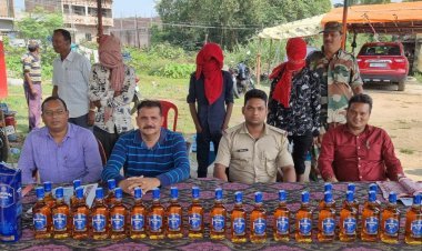 दुमका: हंसडीहा में श्रीहरि बस से विदेशी शराब जब्त, पुलिस ने तीन इंटर स्टेट तस्कर को किया अरेस्ट