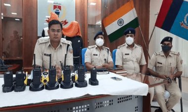 चतरा: टीएसपीसी के दो मेंबर को पुलिस ने किया अरेस्ट,13 वॉकी टॉकी व अन्य सामान बरामद