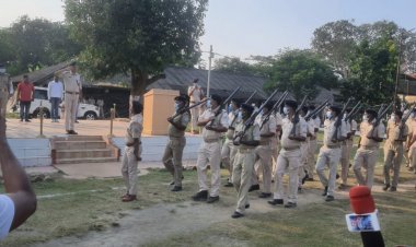 धनबाद: SSP ने पुलिसकर्मियों को दिलायी राष्ट्रीय एकता एवं अखंडता की शपथ 