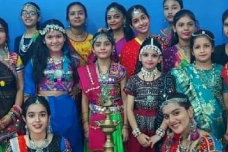 मारवाड़ी युवा मंच भवन में नवरात्रि पर रिदम ऑफ लाइफ के बैनर तले गरबा नृत्य का आयोजन
