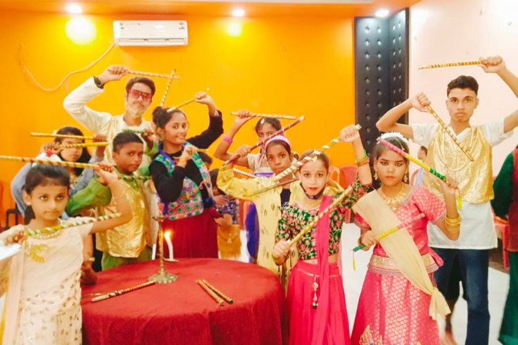 धनबाद:पहला कदम के दिव्यांग बच्चों ने होटल लेमन चिलि में मनाया भव्य नवरात्रि उत्सव 