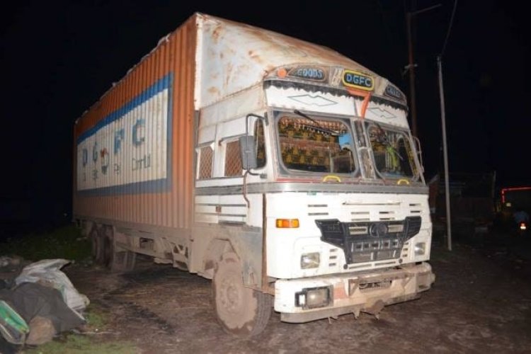 धनबाद:झरिया में कंटेनर से लाखों के टायर लूटे 