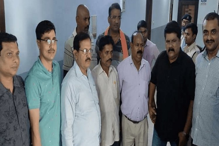 मधुबनी: विजीलेंस एएसआइ व चौकीदार को घूस लेते रंगेहाथ दबोचा