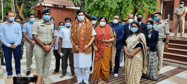 झारखंड: हाईकोर्ट के चीफ जस्टिस डॉ रवि रंजन ने इटखोरी मां भद्रकाली मंदिर में की पूजा