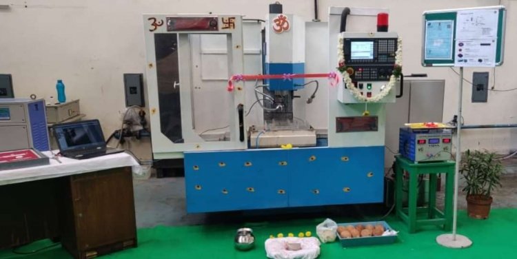 IIT ISM व DRDO नो बनायी माइक्रो इलेक्ट्रो केमिकल डिस्चार्ज मशीन, मिला पेटेंट