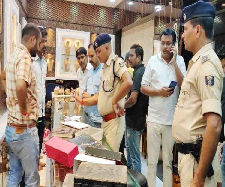 बिहार: हाजीपुर आदित्य ज्वेलर्स में एक करोड़ से अधिक की लूट, CCTV का डीवीआर भी ले गये बदमाश