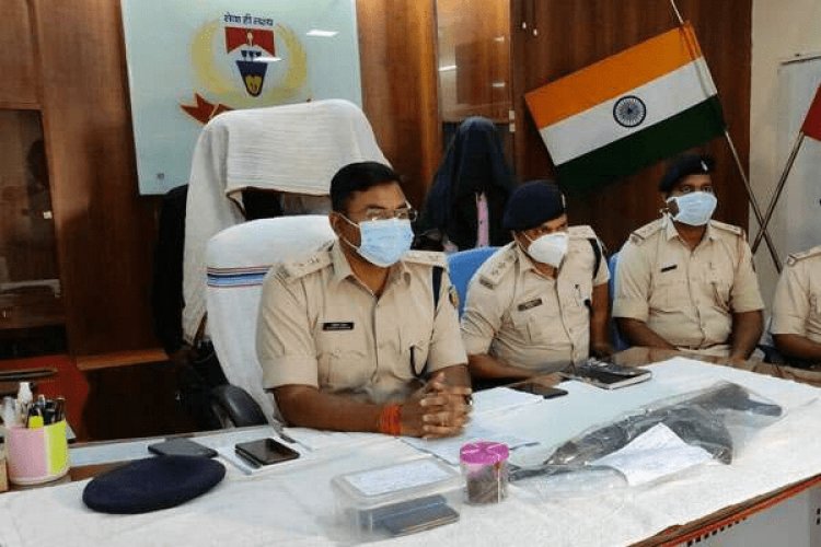 चतरा : AK-47 के साथ टीपीसी एरिया कमांडर समेत के तीन उग्रवादी अरेस्ट