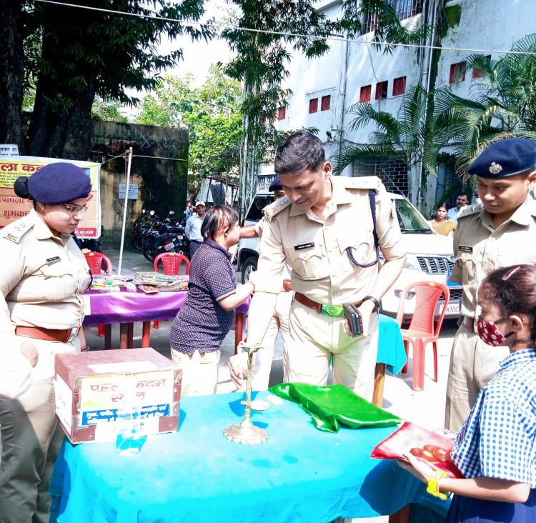 धनबाद: पहला कदम स्कूल के दिव्यांग बच्चों ने SSP ऑफिस कैंपस में  लगाया दीपावली का स्टॉल