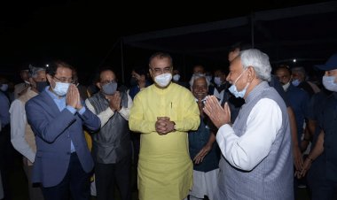 बिहार: CM आवास में छठ पूजा का आयोजन, खरना प्रसाद खाने पहुंचे एनडीए लीडर्स व सीनीयरअफसर