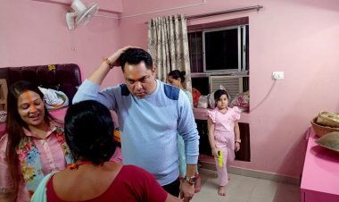 धनबाद: विभिन्न जगह खरना का प्रसाद ग्रहण करने पहुंचे रणविजय सिंह