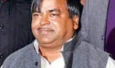 उत्तर प्रदेश: एक्स मिनिस्टर गायत्री प्रजापति को उम्रकैद, गैंगरेप मामले में एमपी-एमएलए कोर्ट ने सुनाई सजा