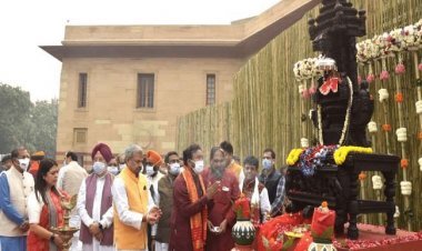 100 साल पहले चोरी हुई मां अन्नपूर्णा की मूर्ति कनाडा से आयी भारत, 15 नवंबर को काशी विश्वनाथ मंदिर में की जायेगी स्थापित