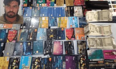 पटना : कुख्यात साइबर क्रिमिनल मुन्ना अरेस्ट, 60 ATM, 1.5 लाख कैश जब्त, बाइपास में बना रहा तीन मंजिल घर