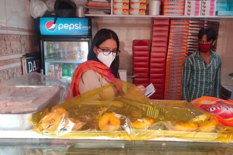 धनबाद: शहरी, प्रखंड व अंचल में 51 मिठाई दुकानों का हुआ निरीक्षण