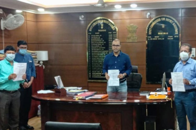 धनबाद:गया ब्रिज के रेल-अंडर-ब्रिज को चौड़ा करने के लिए जिला प्रशासन ने राइट्स के साथ किया एमओए 