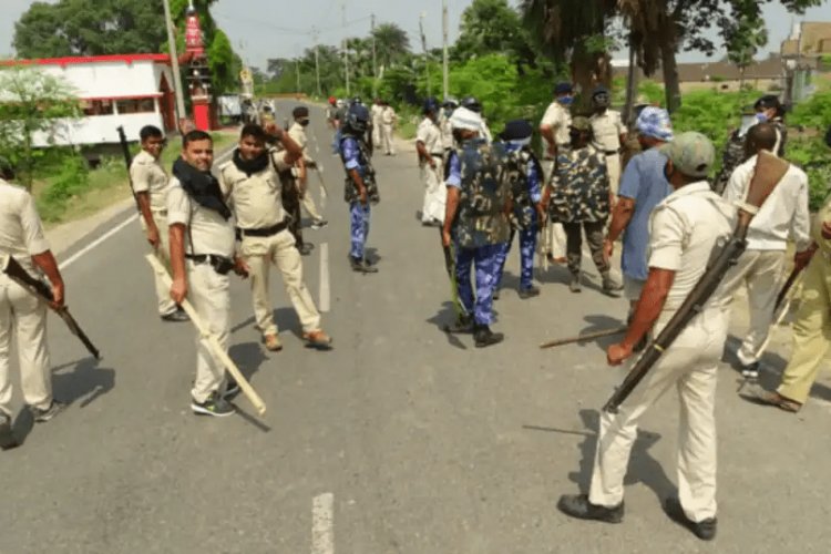  बेतिया: नवलपुर पुलिस स्टेशन पर हमला,  हवाई फायरिंग