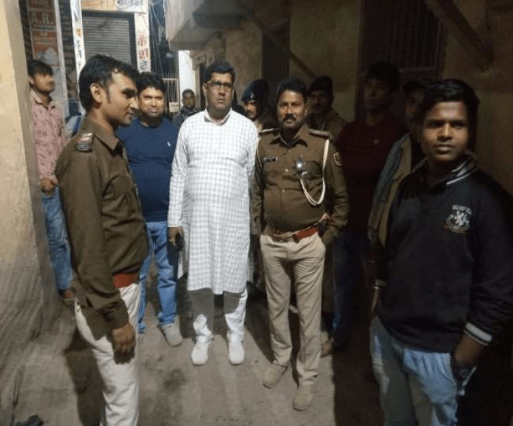 सीतामढ़ी: कृष्णा स्वीट्स में फायरिंग, क्रिमिनलों ने सस्पेंड Si व दूसरे प्रत्यक्षदर्शी पर भी चलाई गोली