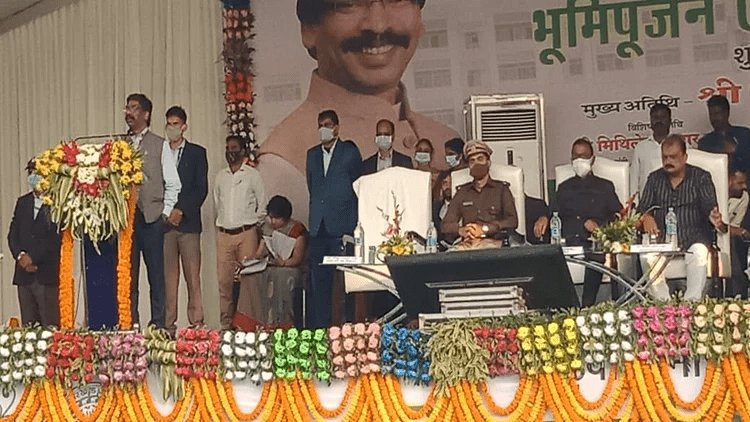 झारखंड गवर्नमेंट चहुंमुखी विकास को एजेंडा बना कर रही है काम: हेमंत सोरेन