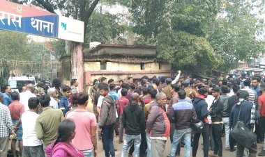 धनबाद: जेल में बंद युवक की इलाज के दौरान SNMMCH में मौत, कतरास में हंगामा, पुलिस पर पथराव, लाठी चार्ज