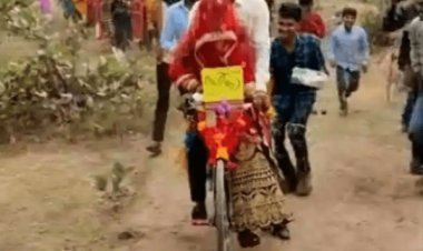 मध्य प्रदेश: निवाड़ी में डीएसपी की सादगीभरी शादी, साइकिल पर लाये दुल्हन, वीडियो वायरल
