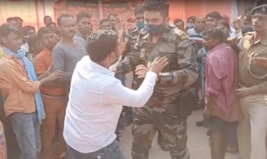 धनबाद: झरिया MLA के बॉडीगार्ड ने फरियादी की कर दी पिटाई, विरोध में नारेबाजी