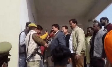 उत्तर प्रदेश: लखीमपुर कांड को लेकर बेटे पर सवाल पूछा तो भड़के सेंट्रल मिनिस्टर अजय मिश्रा, पत्रकार को दी गालियां 