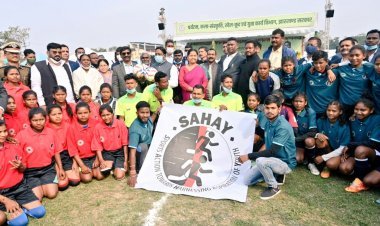 झारखंड: चाईबासा में 'सहाय' योजना का शुभारंभ, CM हेमंत सोरेन ने ग्रामीण क्षेत्र से प्रतिभाओं के चयन पर दिया जोर