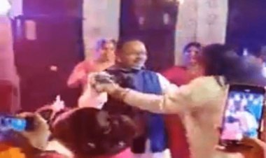 बिहार: गोपालपुर के JDU एमएलए गोपाल मंडल ने महिलाओं के साथ सान्ग पर ऐसे किया डांस, वीडियो वायरल