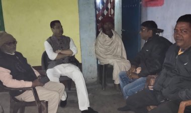 धनबाद: कतरास प्रेस क्लब के प्रसिडेंट इंद्रजीत पासवान के घर पहुंचे रणविजय सिंह