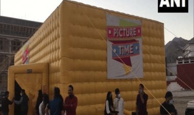 लद्दाख: लेह में 11562 फीट की उंचाई में मोबाइल थियेटर में रिलीज हुई रणवीर सिंह की फिल्म 83