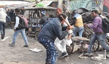 बिहार: पटना में बीजेपी ऑफिस के बाहर वार्ड सचिवों का हंगामा, पत्थररबाजी, पुलिस ने किया लाठीचार्ज, खदेड़-खदेड़ कर पीटा