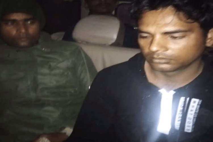 गोपालगंज में पत्नी की गर्दन काट भाग रहे  हसबैंड समेत दो को पुलिस ने पूर्वी चंपारण में पकड़ा