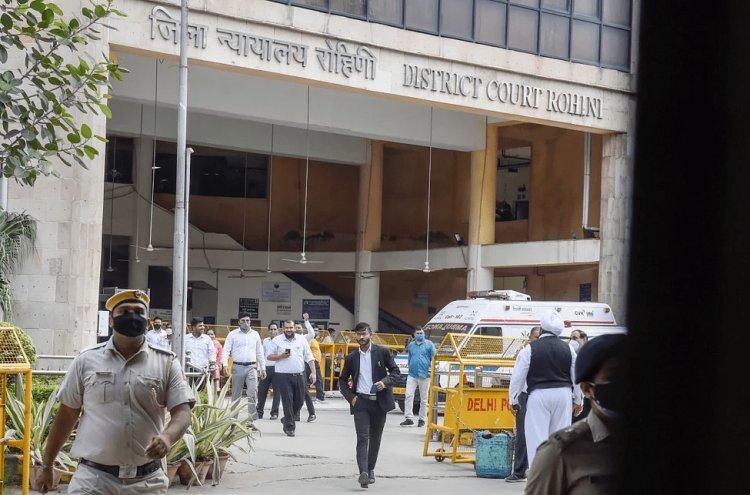 नई दिल्ली: रोहिणी कोर्ट में विस्फोट, एक घायल, कील बाइक की बैटरी और वायर बरामद