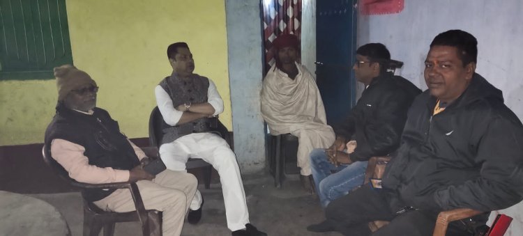 धनबाद: कतरास प्रेस क्लब के प्रसिडेंट इंद्रजीत पासवान के घर पहुंचे रणविजय सिंह
