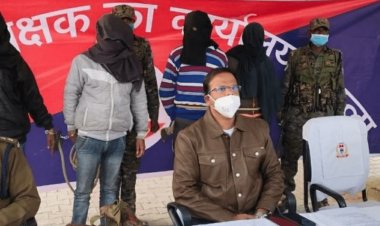 गुमला: नक्सलियों को आर्म्स सप्लाई करने वाले चार अरेस्ट, दो रायफल भी बरामद