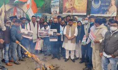 धनबाद: युवा कांग्रेस ने सेंट्रल होम मिनिस्टर अमित शाह का पुतला दहन किया 