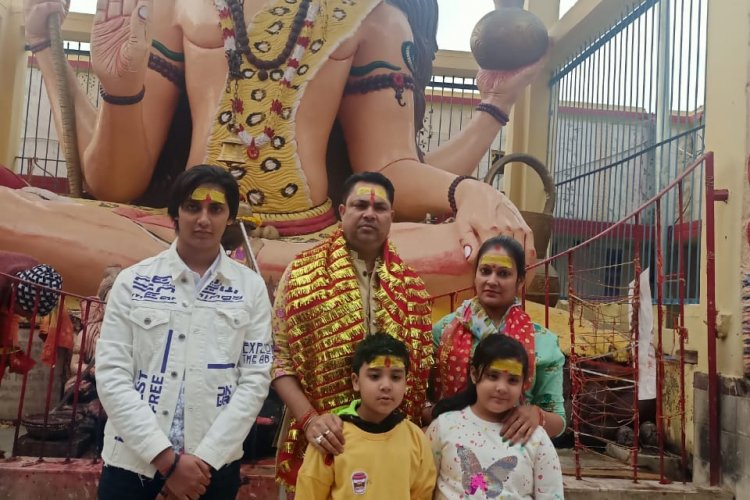 छपरा: रणविजय सिंह ने दिघवारा के आमी मां अंबिका मंदिर में की पूजा अर्चना
