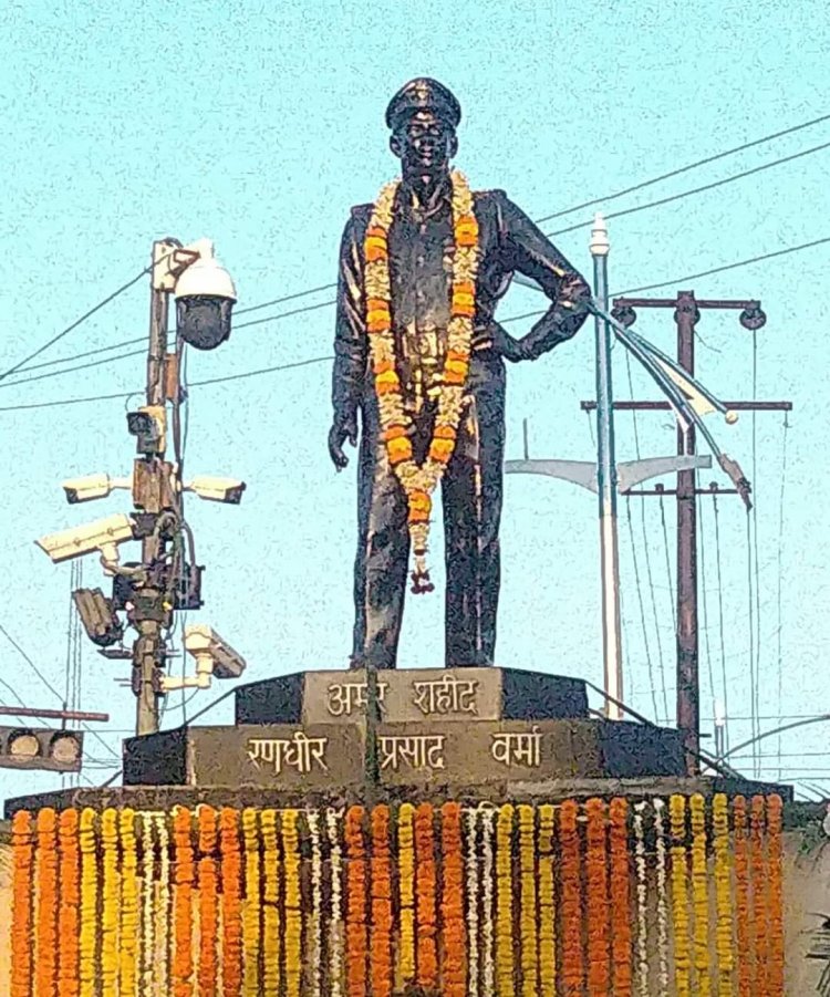 धनबाद: 31वें शहादत दिवस पर एसपी रणधीर प्रसाद वर्मा को दी गयी भावभीनी श्रद्धाजंलि