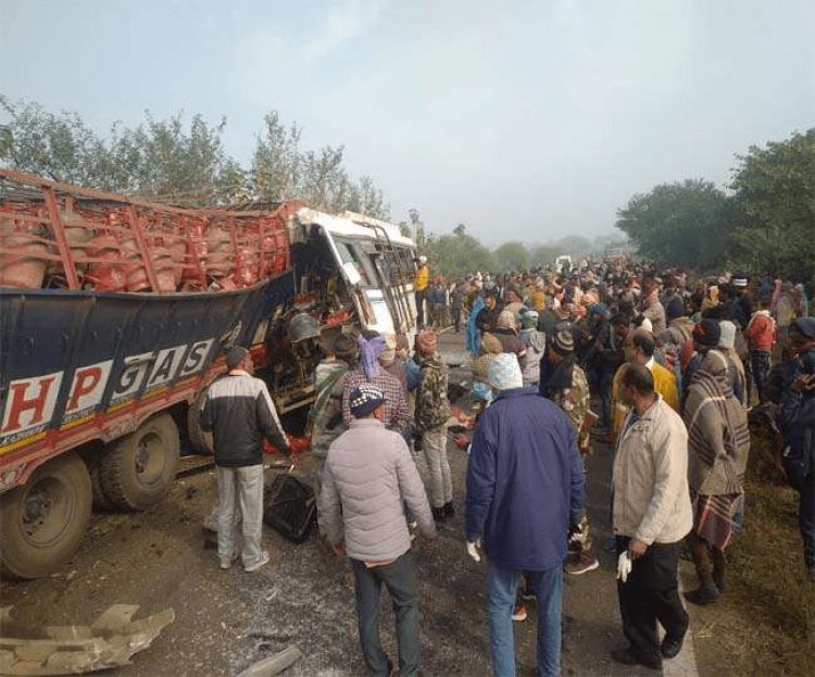 झारखंड: पाकुड़ में गोविंदपुर-साहिबगंज रोड पर बस-ट्रक की टक्कर में 17 लोगों की मौत, 30 घायल