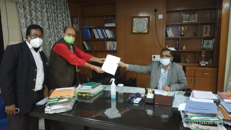 धनबाद: नगर आयुक्त से मिले मुकेश पांडेय, मच्छरों के प्रकोप से निजात दिलाने की मांग