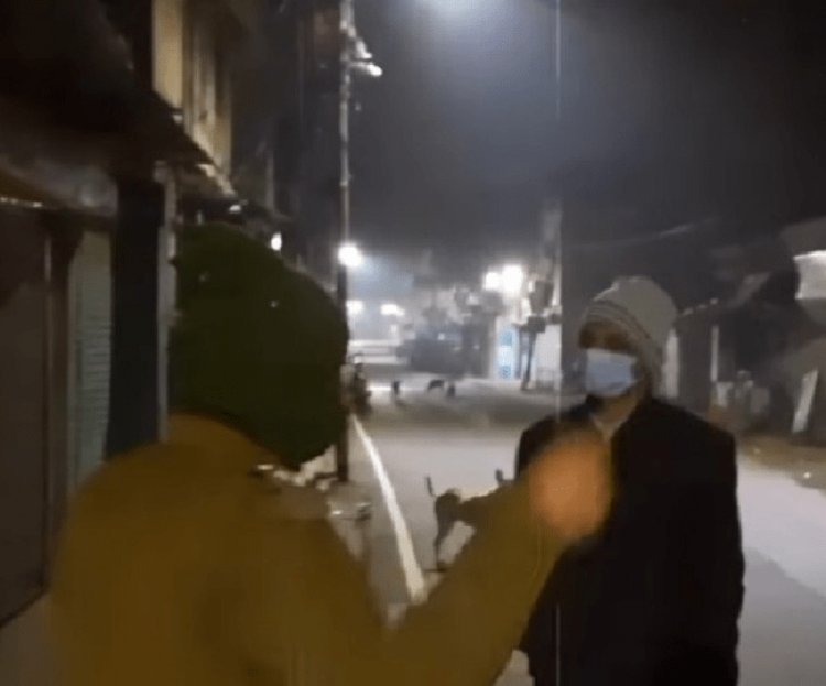 भागलपुर: रात को बाइक चोरी की FIR दर्ज कराने पुलिस स्टेशन पहुंचे SSP, पुलिसकर्मियों ने लगायी फटकार....