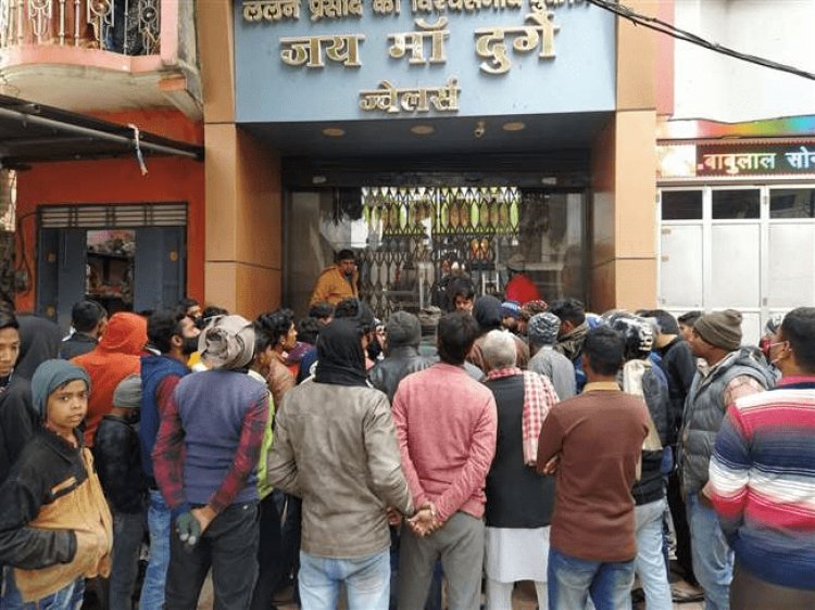 बिहार: गोपालगंज में दिनदहाड़े ज्वेलरी शॉप में लूटपाट, क्रिमिनलों ने लूट लिया एक करोड़ से ज्या दा का सोना-चांदी